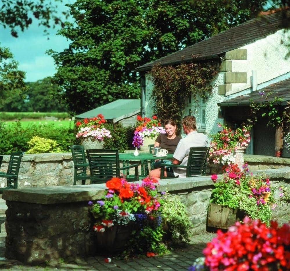 Whoop Hall Hotel And Leisure Killington Lake Ресторан фото